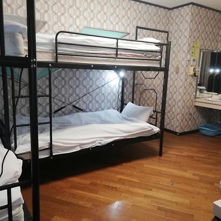 Family & Bakpak Tokyo Hostel Екстериор снимка