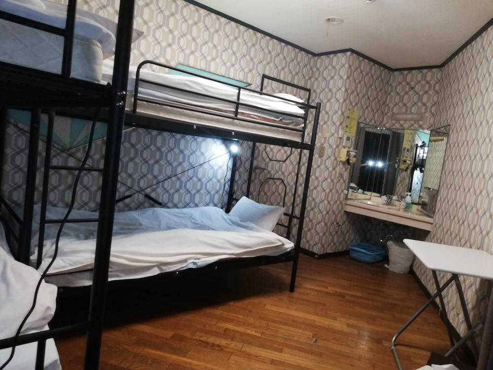 Family & Bakpak Tokyo Hostel Екстериор снимка